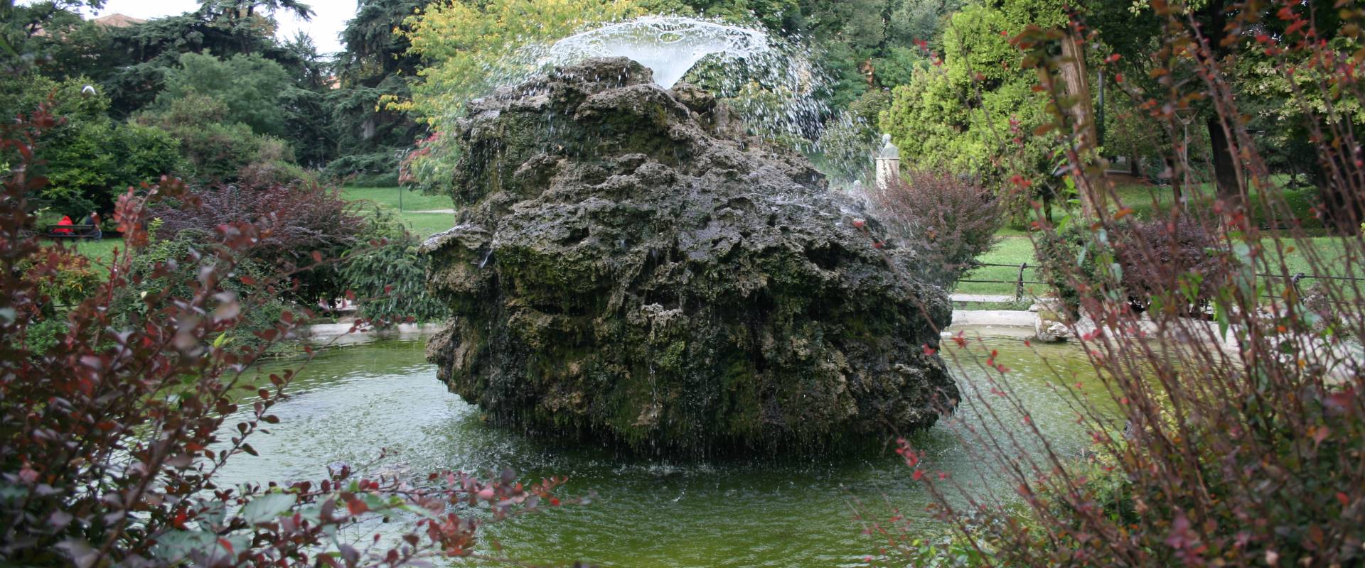 La fontana dei giardini margherita photo by Rossellaman